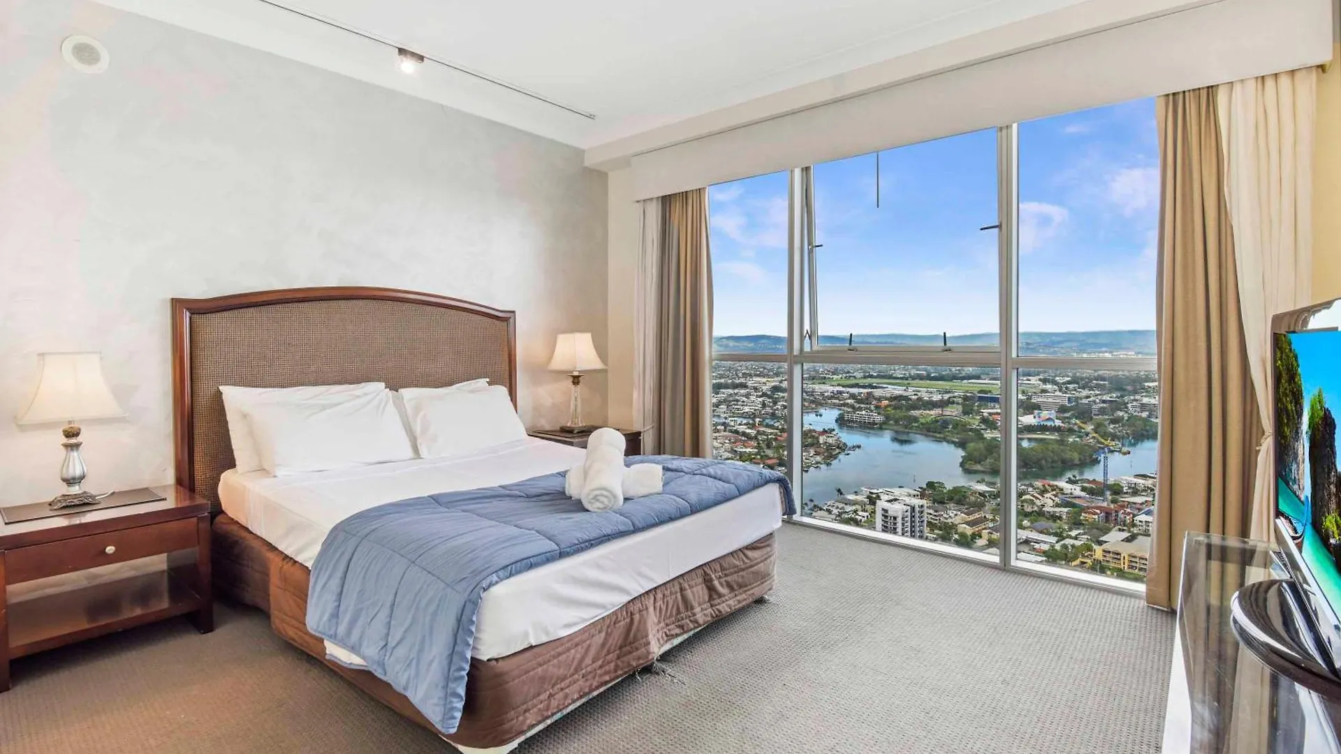 Holiday Holiday Chevron Renaissance Apartments Gold Coast Australië