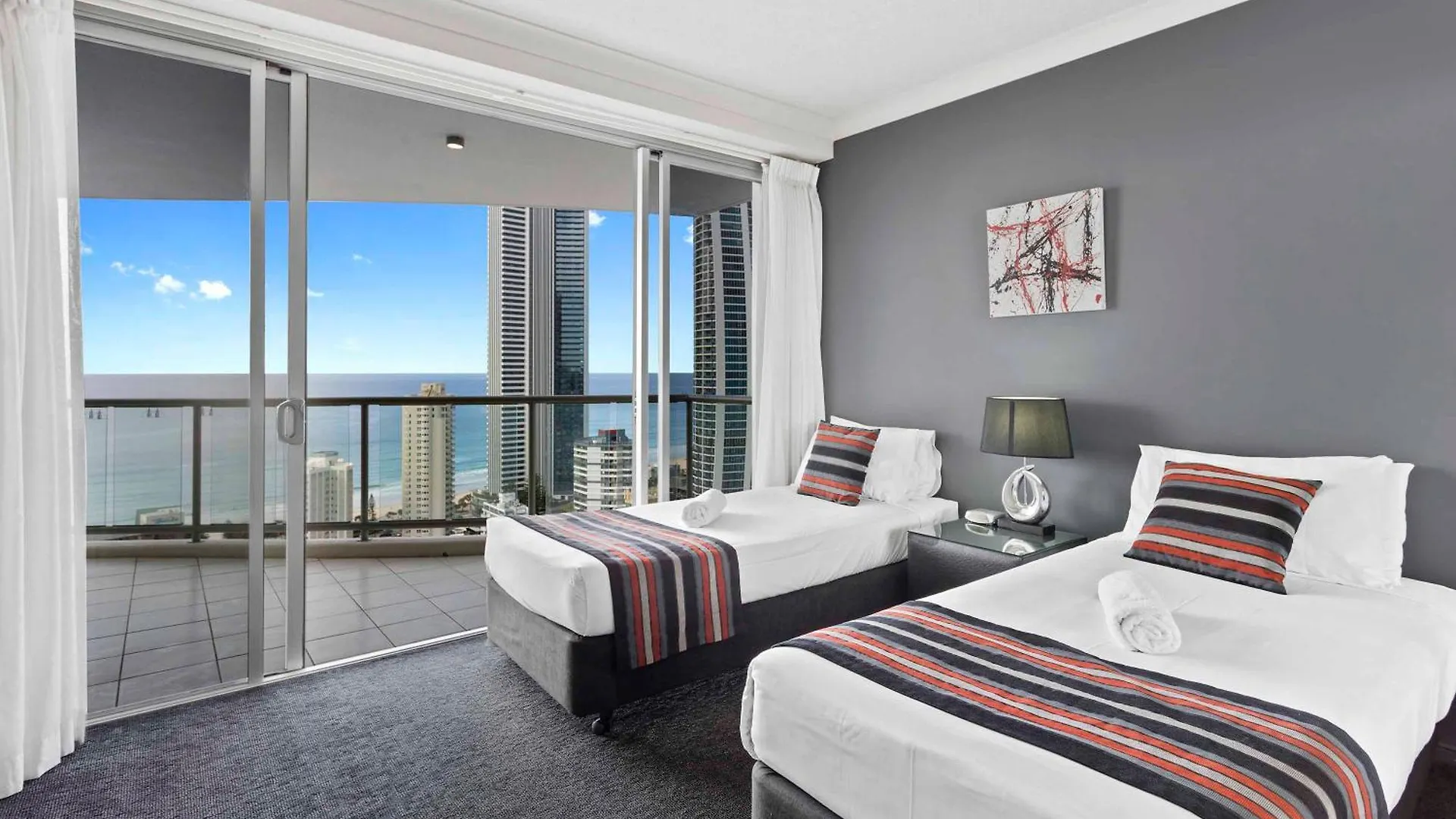 Holiday Holiday Chevron Renaissance Apartments Gold Coast Australië