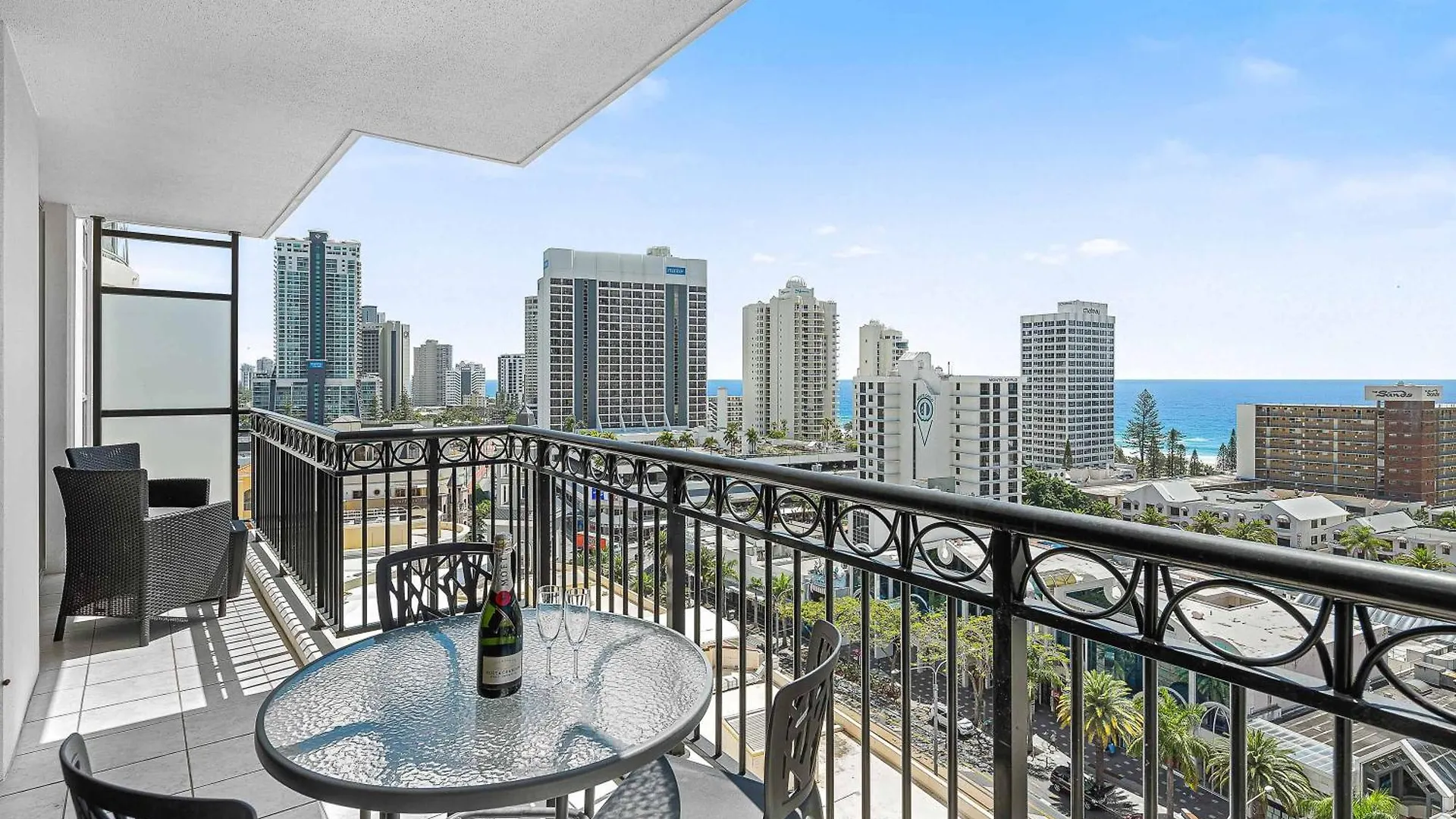 Holiday Holiday Chevron Renaissance Apartments Gold Coast
